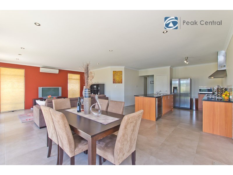 14 Plymouth Corner, Success WA 6164