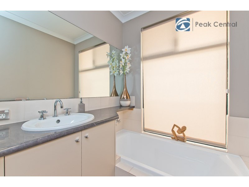 14 Plymouth Corner, Success WA 6164