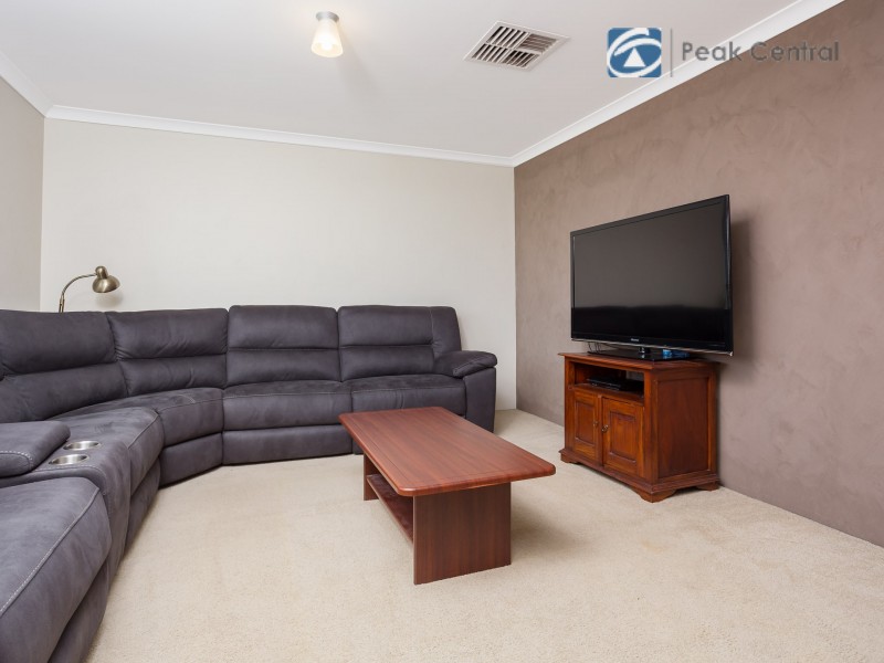 4 Knoxville Way, Success WA 6164