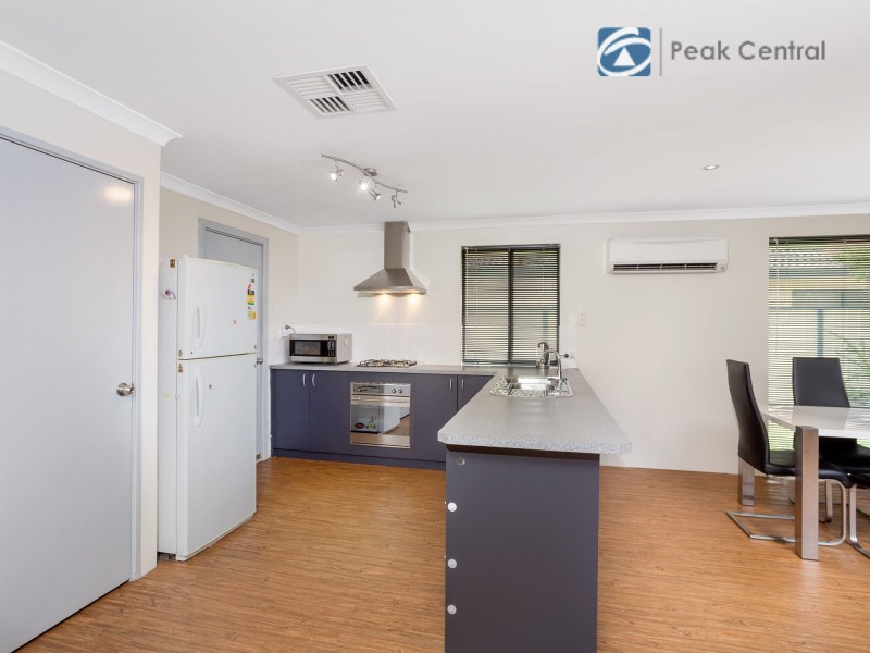 4 Knoxville Way, Success WA 6164