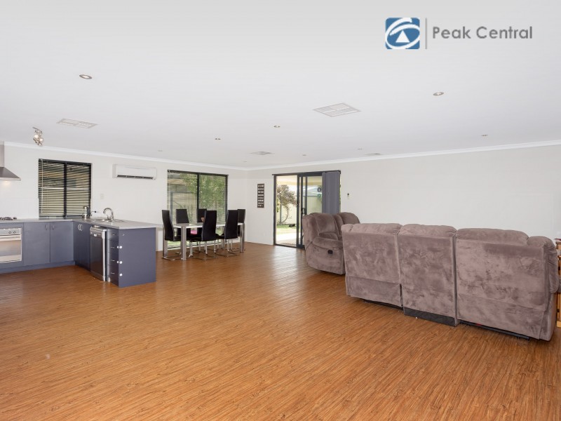 4 Knoxville Way, Success WA 6164