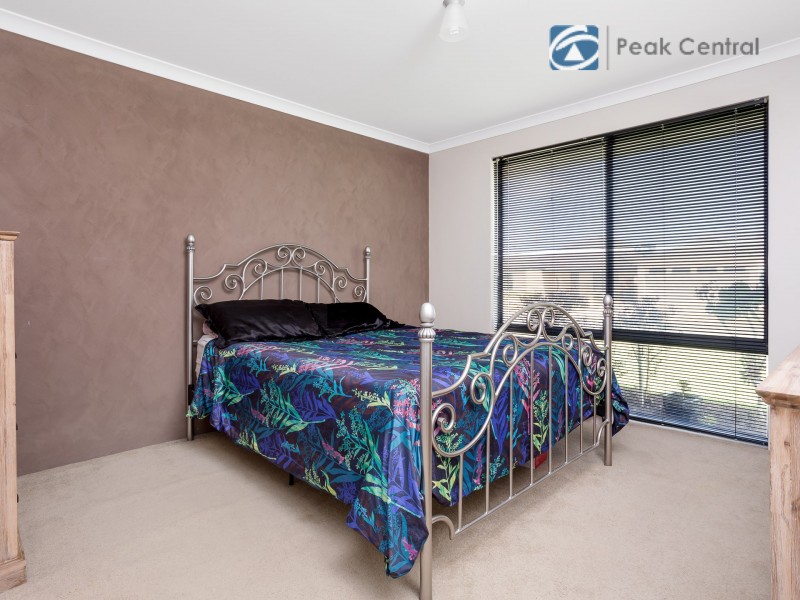 4 Knoxville Way, Success WA 6164