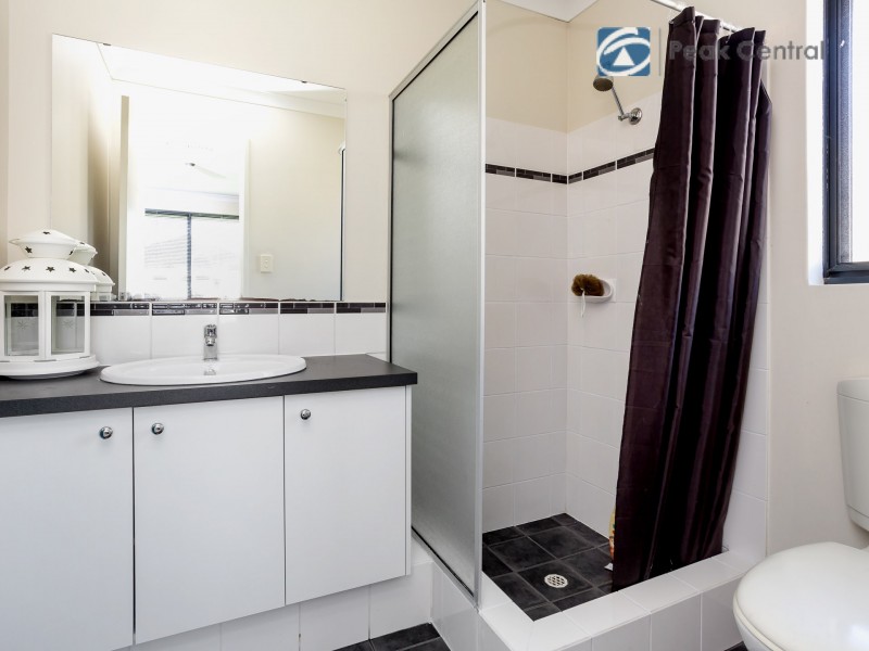 4 Knoxville Way, Success WA 6164