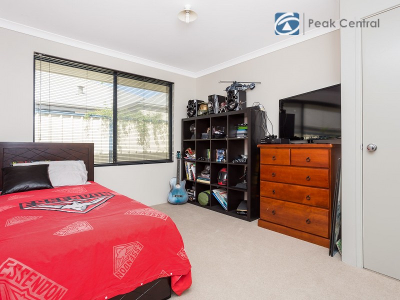 4 Knoxville Way, Success WA 6164