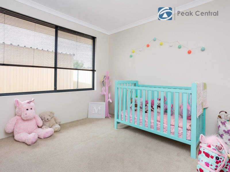 4 Knoxville Way, Success WA 6164