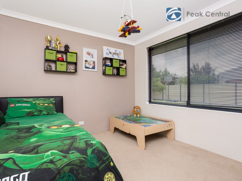 4 Knoxville Way, Success WA 6164