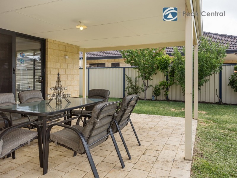 4 Knoxville Way, Success WA 6164