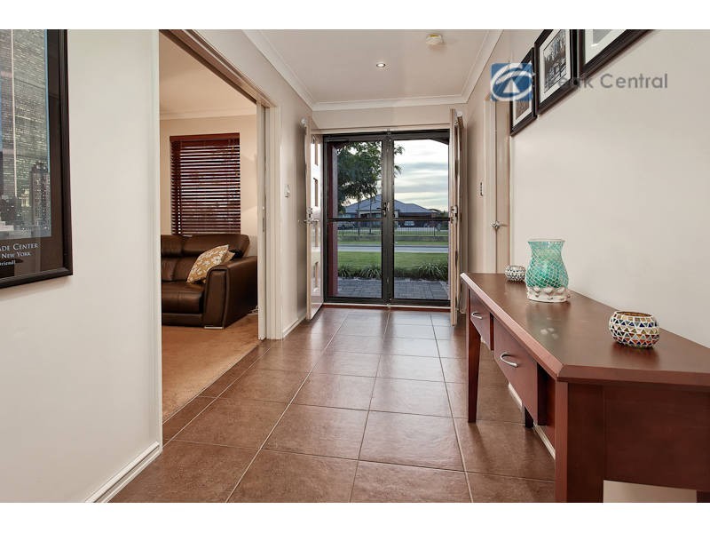 8 Tranquil Gardens, Atwell WA 6164