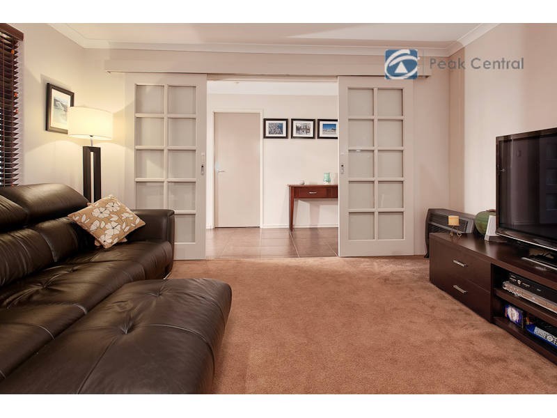 8 Tranquil Gardens, Atwell WA 6164