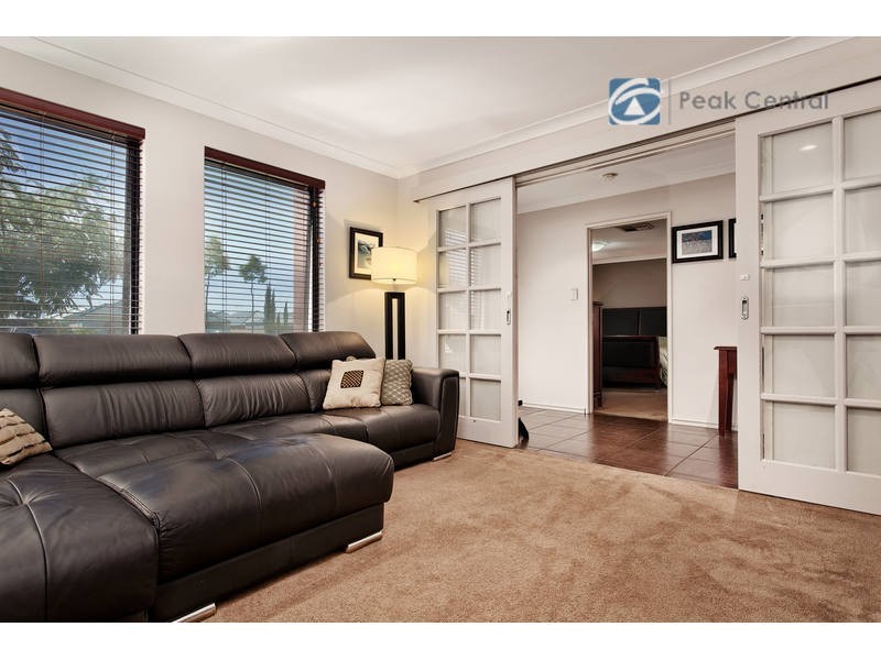 8 Tranquil Gardens, Atwell WA 6164