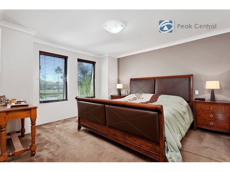 8 Tranquil Gardens, Atwell WA 6164