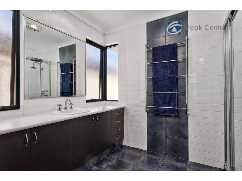 8 Tranquil Gardens, Atwell WA 6164