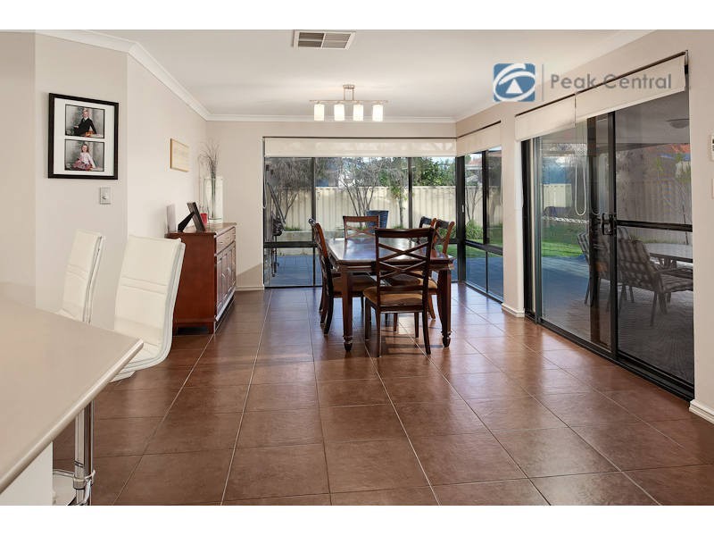 8 Tranquil Gardens, Atwell WA 6164