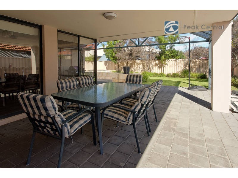 8 Tranquil Gardens, Atwell WA 6164
