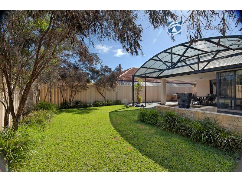 8 Tranquil Gardens, Atwell WA 6164