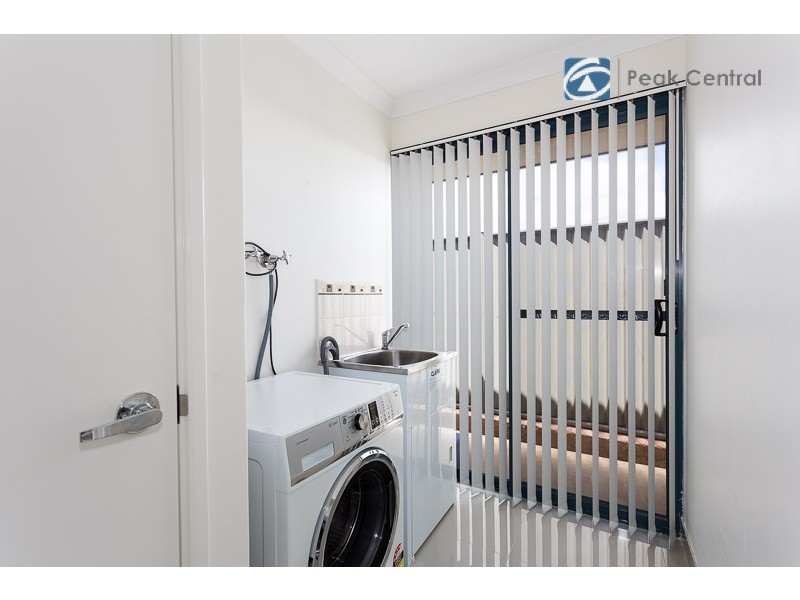 16 Apostles Corner, Wandi WA 6167