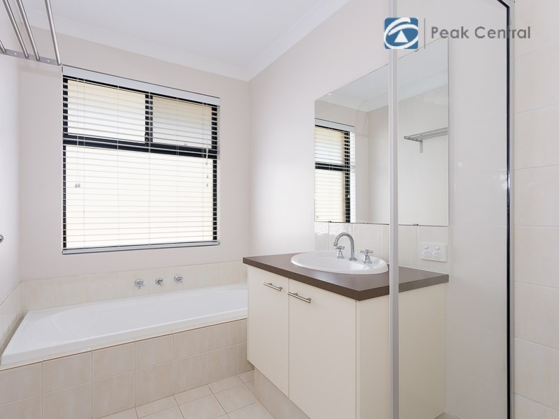 25 Wedgetail Crescent, Success WA 6164