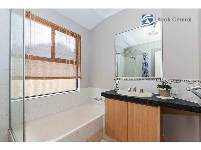 31 Windchime Terrace, Atwell WA 6164