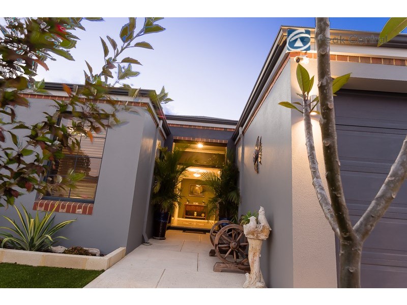 9 Kinsale Parkway, Canning Vale WA 6155