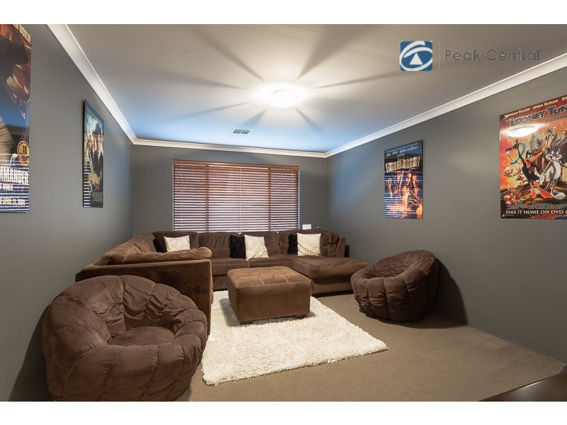 9 Kinsale Parkway, Canning Vale WA 6155