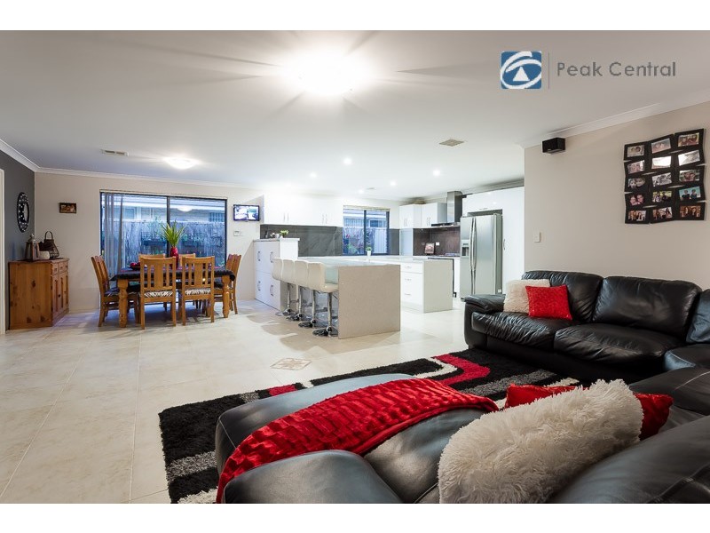 9 Kinsale Parkway, Canning Vale WA 6155