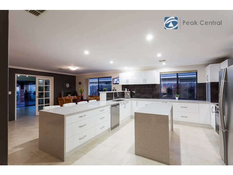 9 Kinsale Parkway, Canning Vale WA 6155