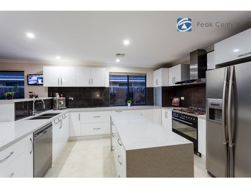 9 Kinsale Parkway, Canning Vale WA 6155
