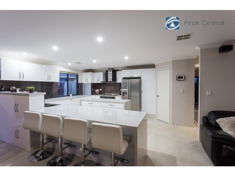 9 Kinsale Parkway, Canning Vale WA 6155