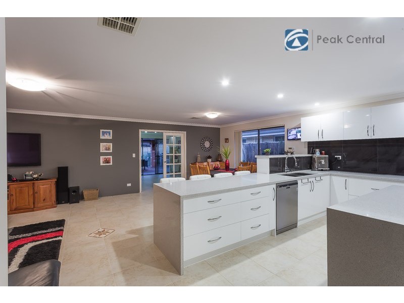 9 Kinsale Parkway, Canning Vale WA 6155