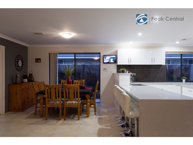 9 Kinsale Parkway, Canning Vale WA 6155