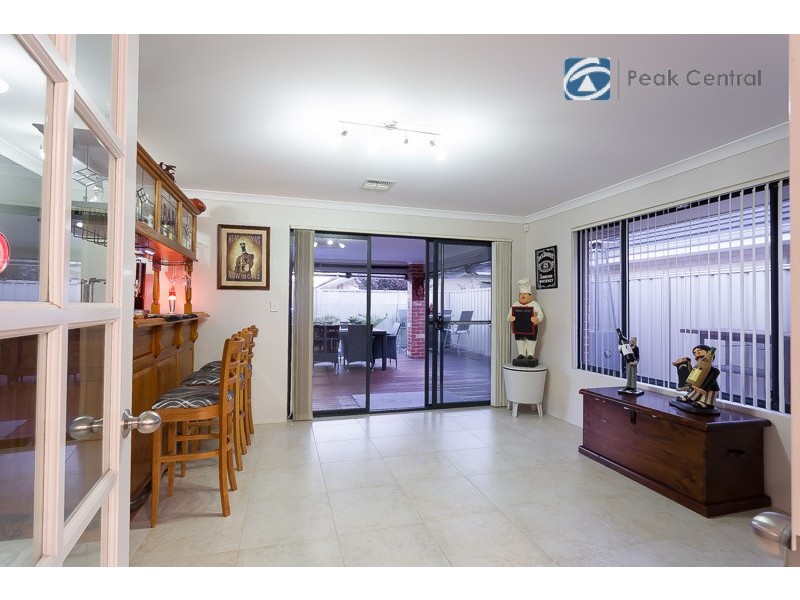 9 Kinsale Parkway, Canning Vale WA 6155