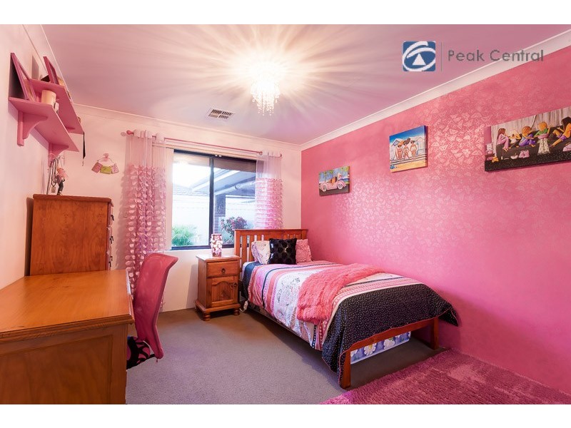 9 Kinsale Parkway, Canning Vale WA 6155