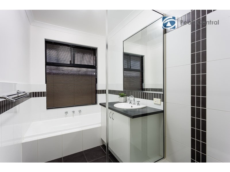 9 Kinsale Parkway, Canning Vale WA 6155