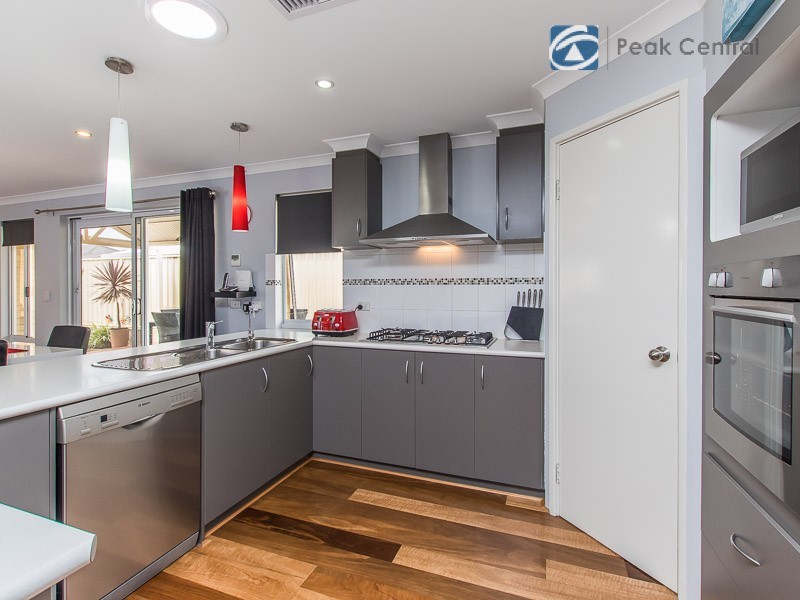 38 Normanby Bend, Success WA 6164