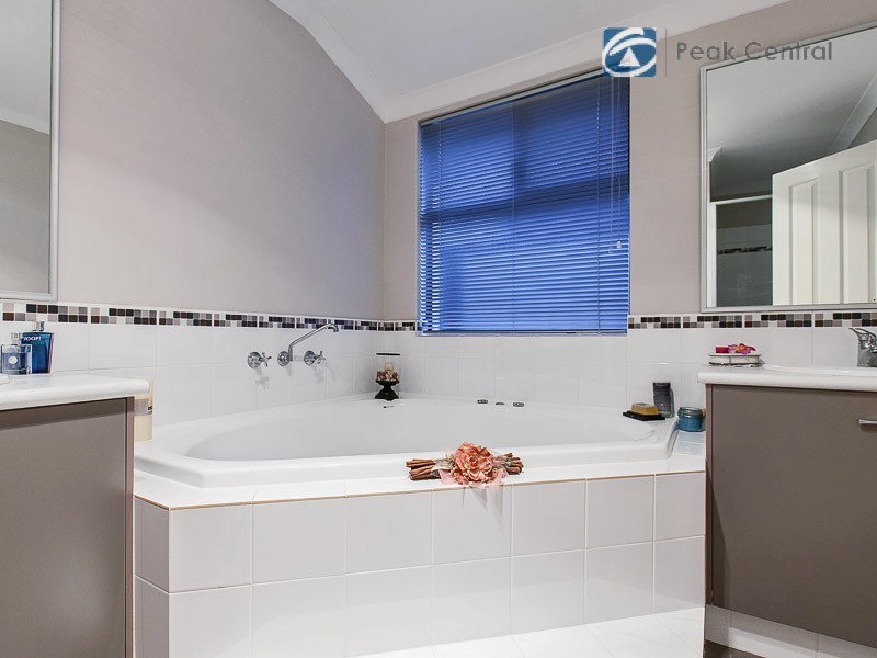 22 Longwood Bend, Aubin Grove WA 6164