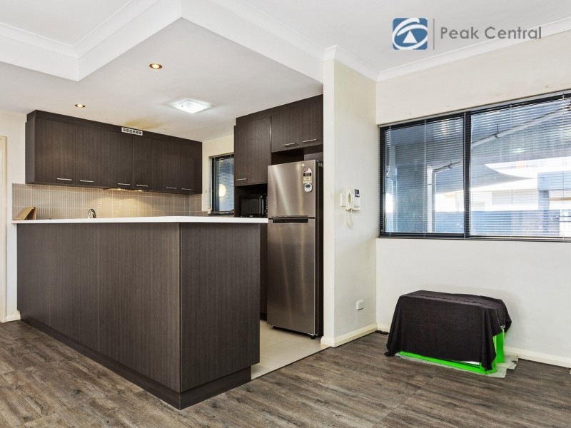 30/2 Stockton Bend, Cockburn Central WA 6164