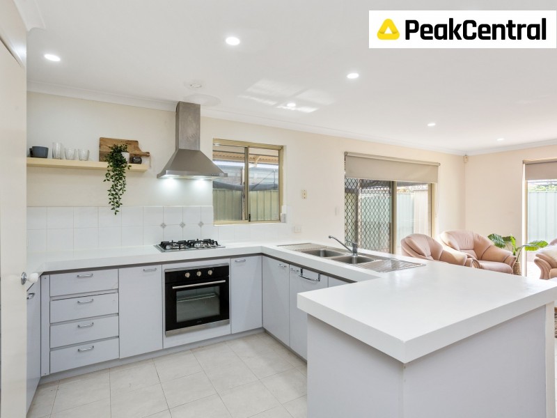 8 Tozer Loop, Atwell WA 6164
