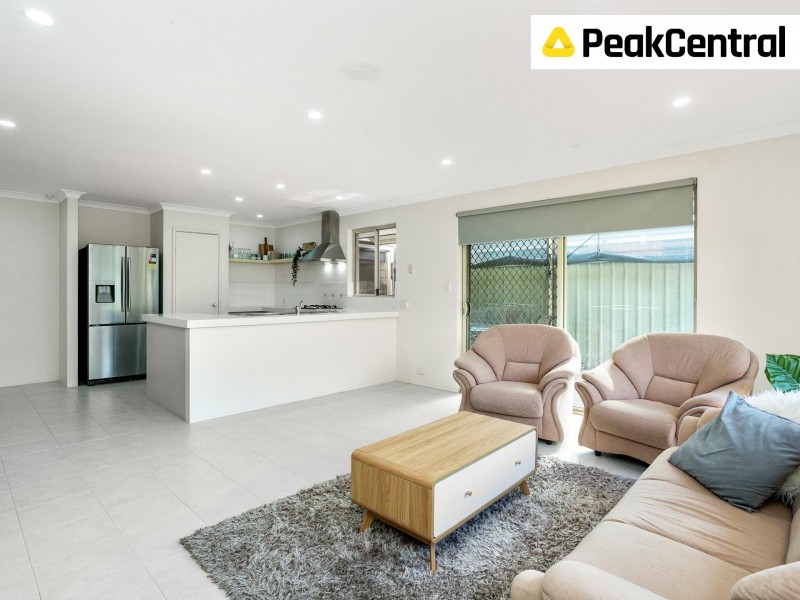 8 Tozer Loop, Atwell WA 6164
