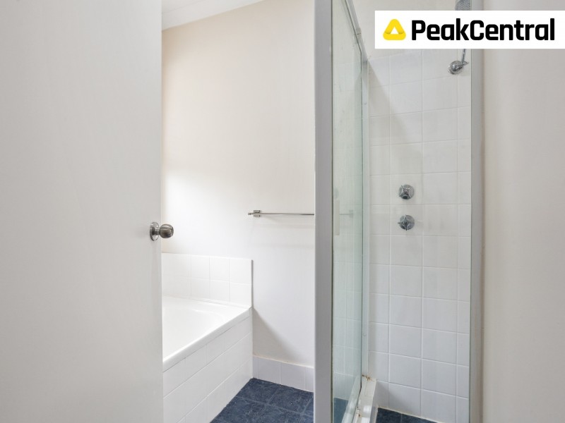 8 Tozer Loop, Atwell WA 6164