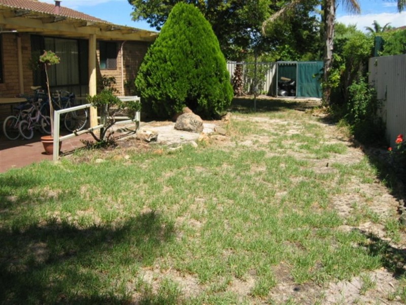 9 Fowler Row, Leeming WA 6149