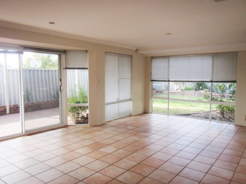 25 Freshwater Drive, Atwell WA 6164