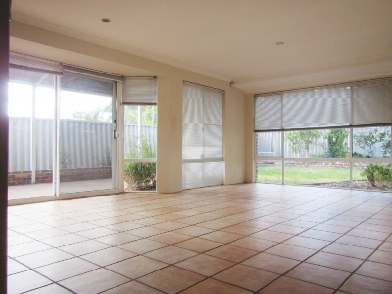 25 Freshwater Drive, Atwell WA 6164