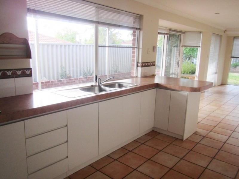 25 Freshwater Drive, Atwell WA 6164