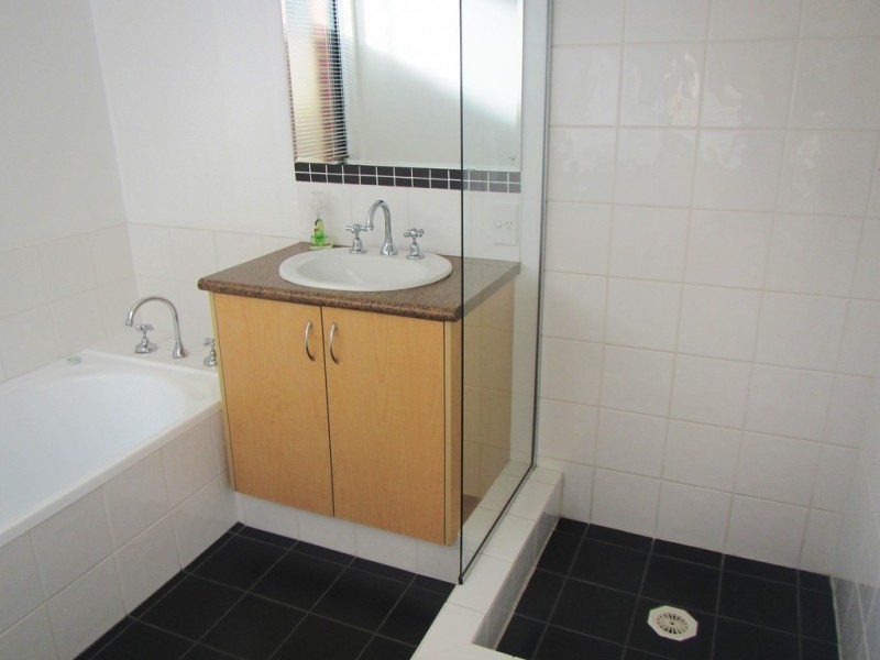 7 Village Lane, Success WA 6164