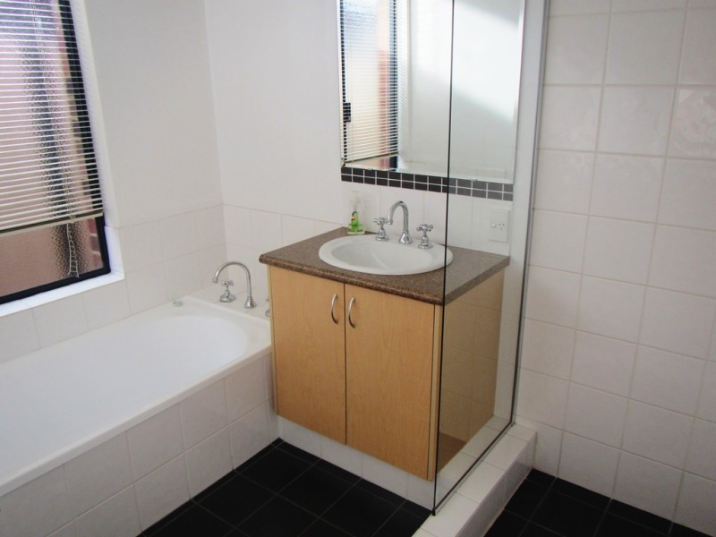 7 Village Lane, Success WA 6164