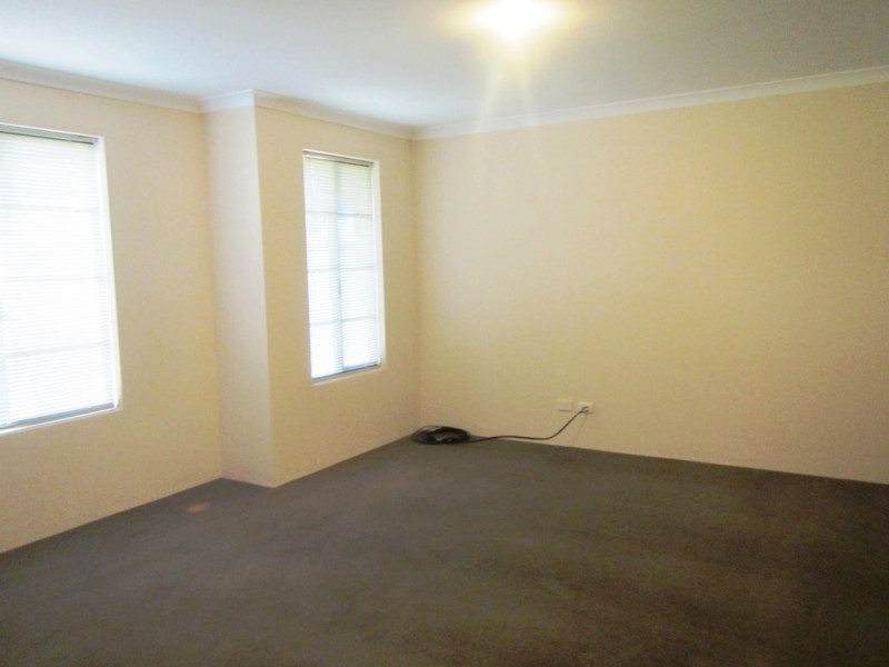 7 Village Lane, Success WA 6164