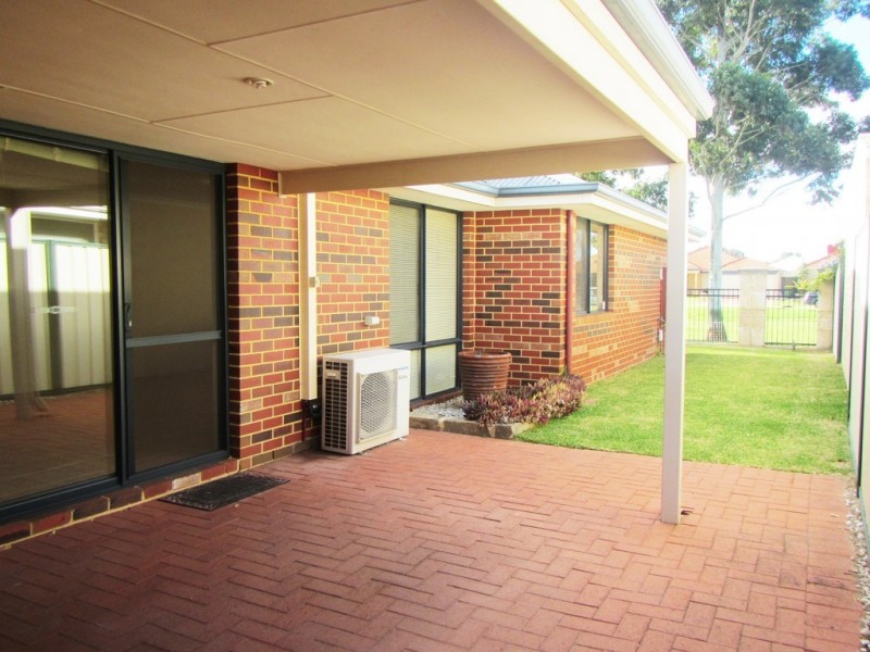 7 Village Lane, Success WA 6164