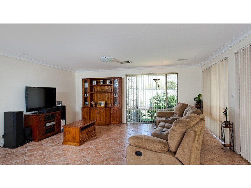 38 Avon Crescent, Atwell WA 6164