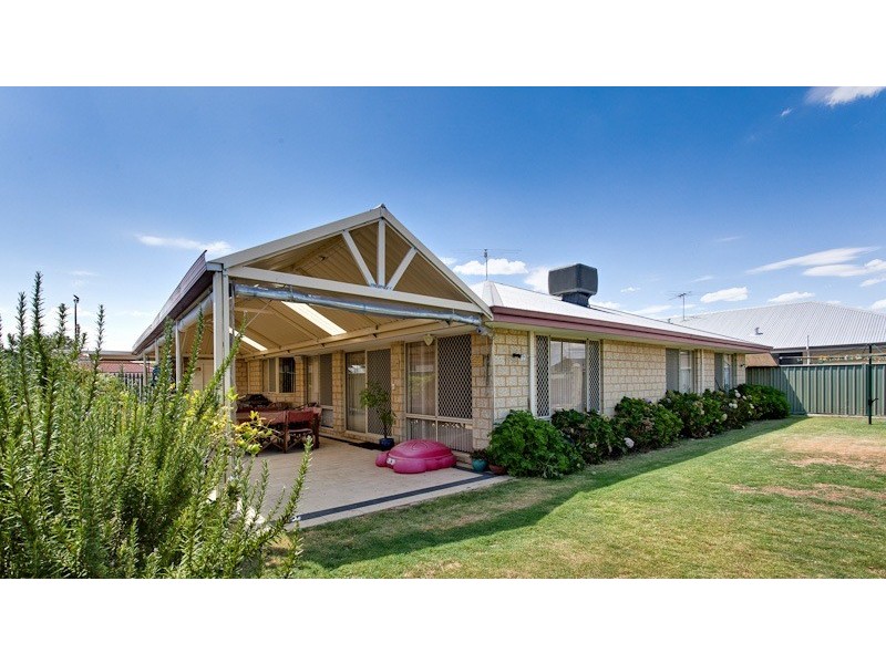 38 Avon Crescent, Atwell WA 6164