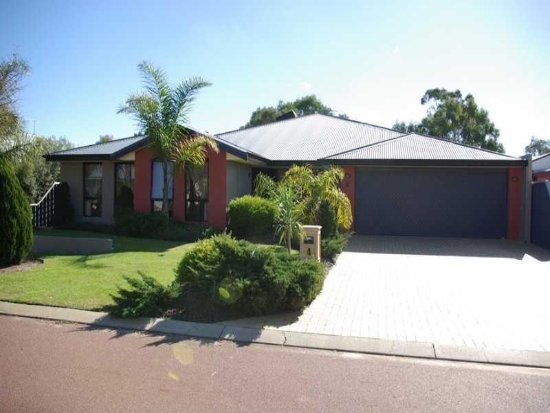 4 Lakehurst Way, Atwell WA 6164